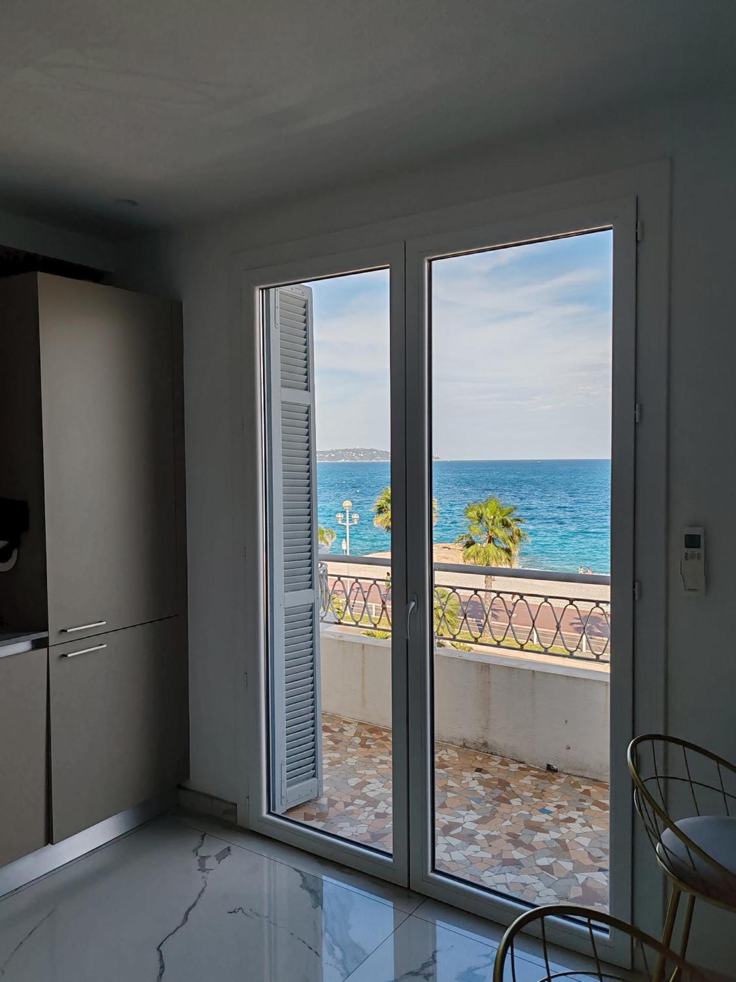 Front, Superbe Pour 4 Personnes Lejlighed Nice